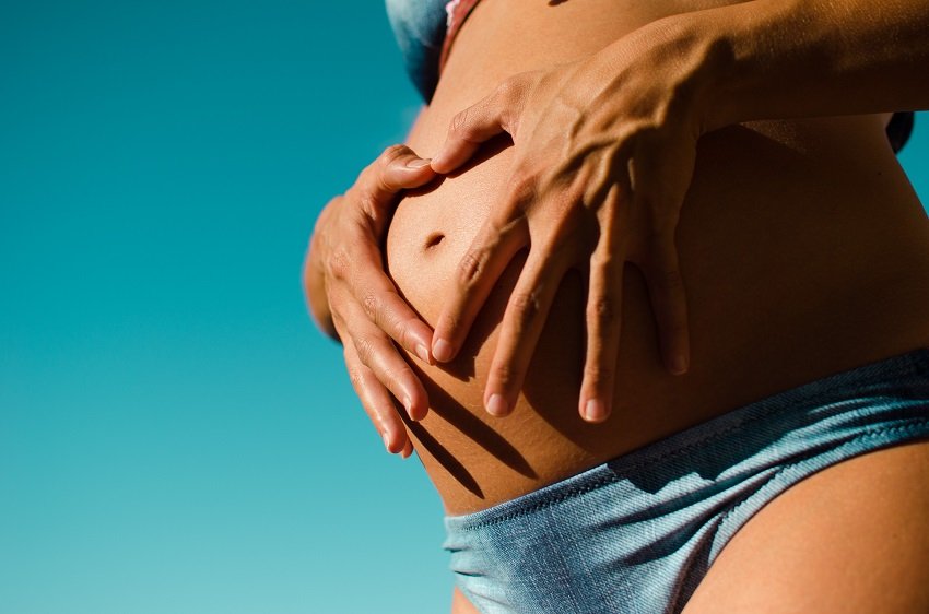 pregnant woman grabbing stomach