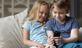 5 Reasons Your Kid Should Have a Cellphone