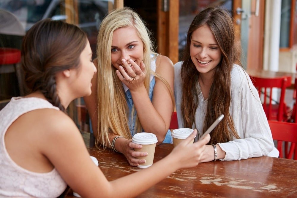 teens drinking coffee