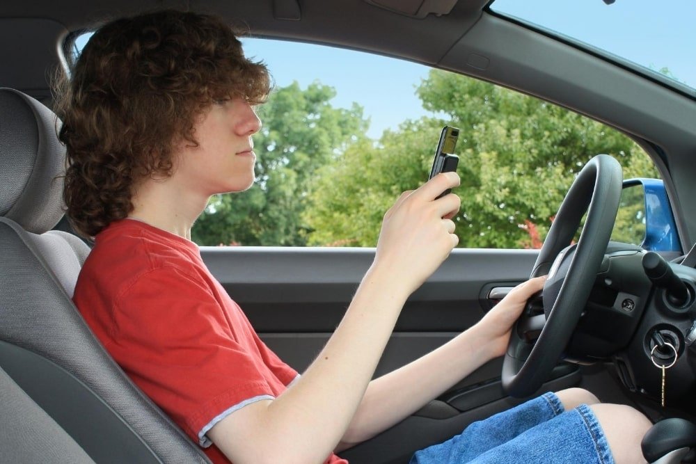 teenage driving while texting