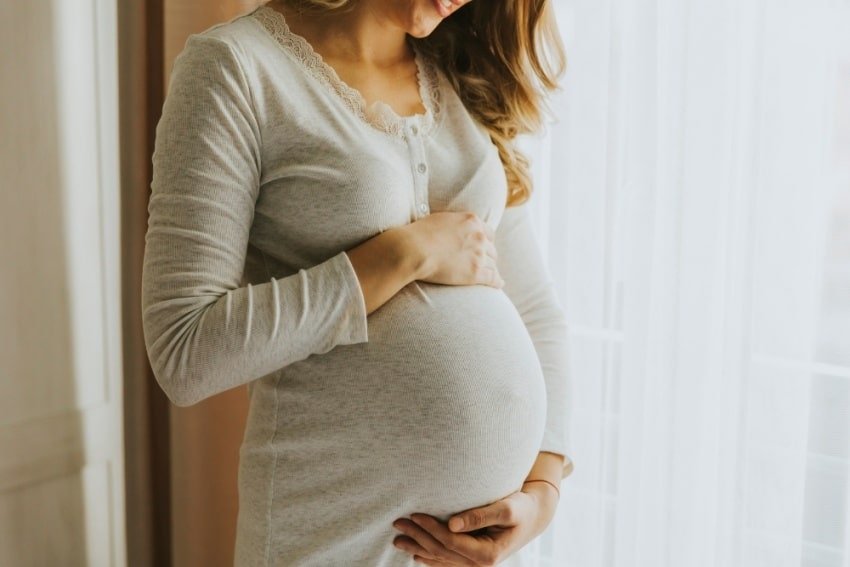 pregnant woman standing1