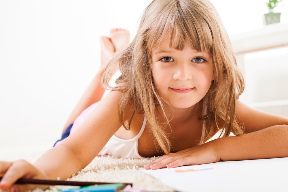 Little girl with color crayons