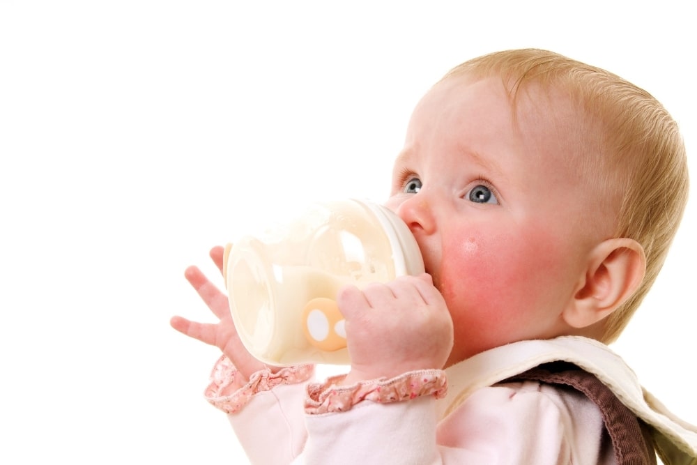 Is it Okay to Give Your Baby Formula At Night And Breastfeed During the Day?
