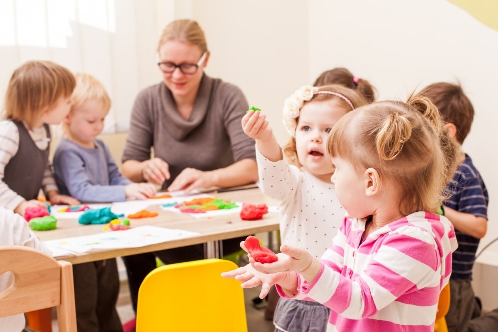 teacher with kids daycare (2)