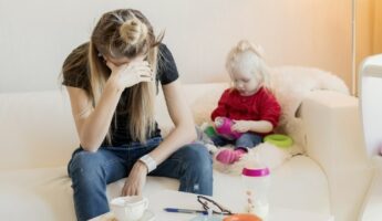 Are You A Lonely Stay At Home Mom With No Friends? Here's What You Can Do